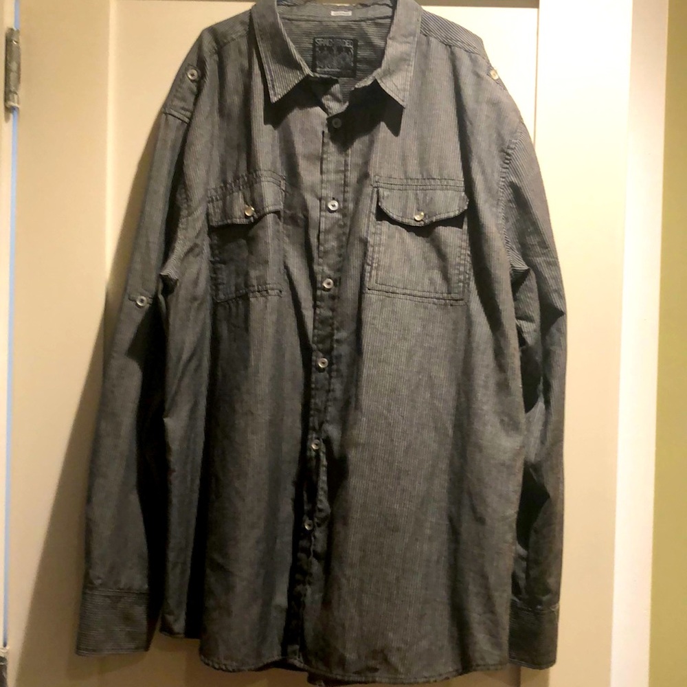 Straightfaded men’s dress shirt. Size XL